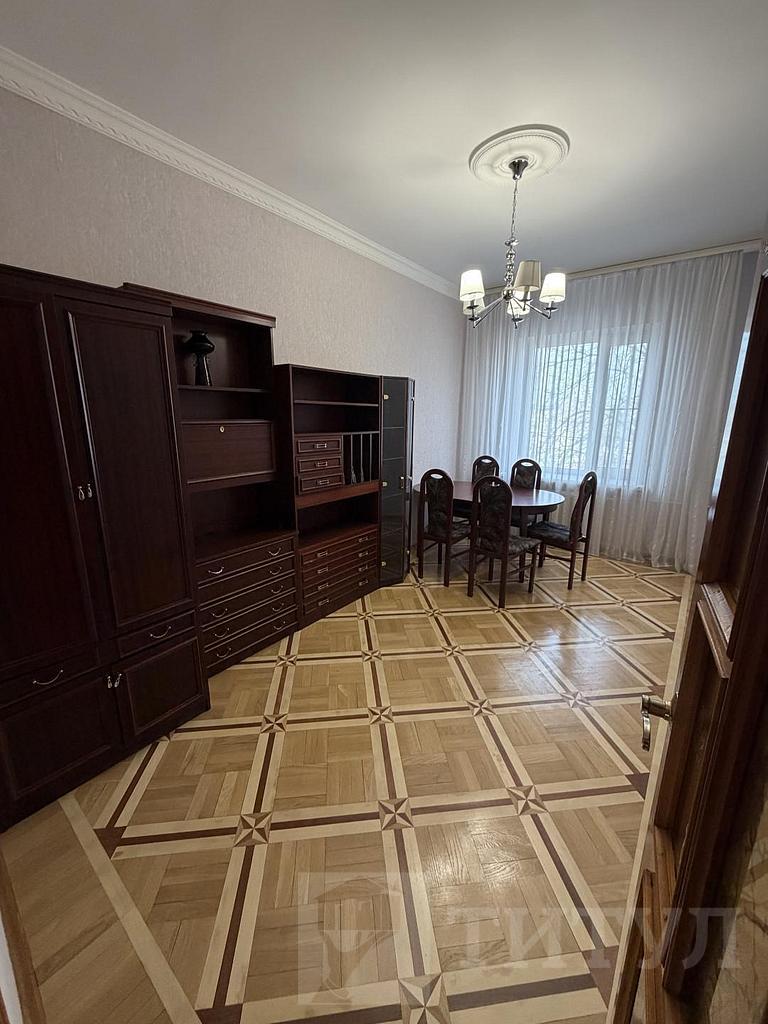 четырехкомнатная квартира, район  Фото 18