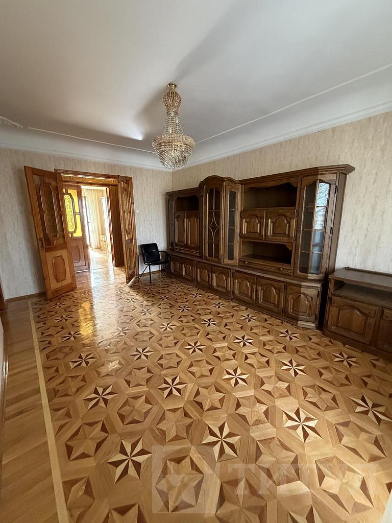 четырехкомнатная квартира, район  Фото 1